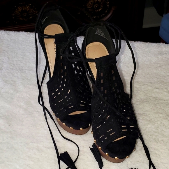 Just Fab Black w/Wood Wedges sz 7 - Picture 2 of 4